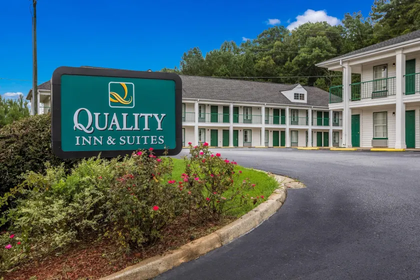 Quality Inn & Suites Greensboro near Lake Oconee - Image 1