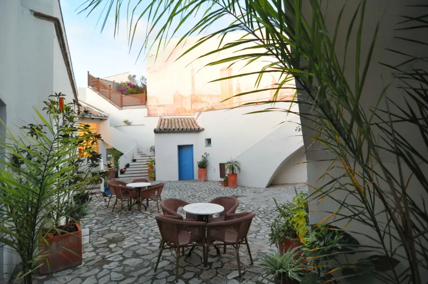 Hotel Utopía by MA 22 Puntos - Image 1