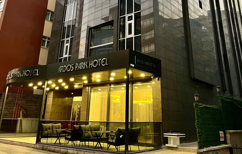 ARDOS PARK HOTEL - Image 1