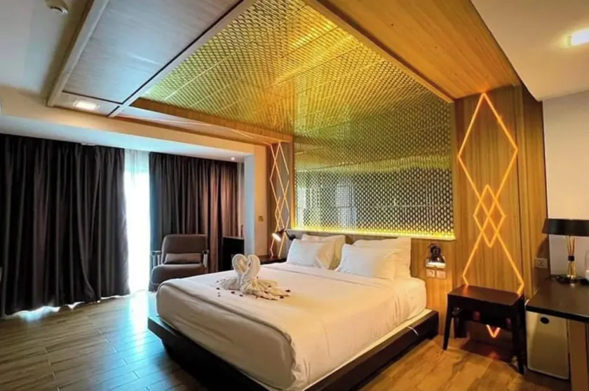 Holatel Hotel Phitsanulok - Image 1