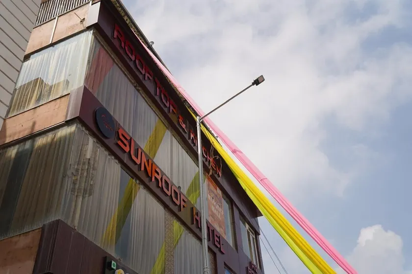 Sunroof Hotel & Rooftop Kitchen - Image 1