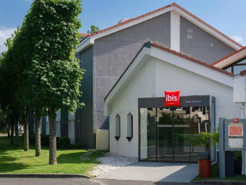 ibis Cergy-Pontoise Le Port - Image 1