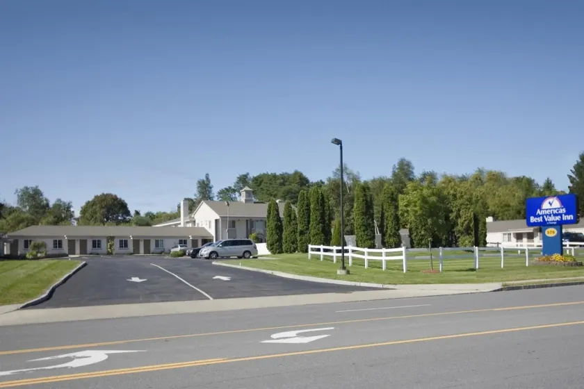 Americas Best Value Inn Greenbush Albany - Image 1