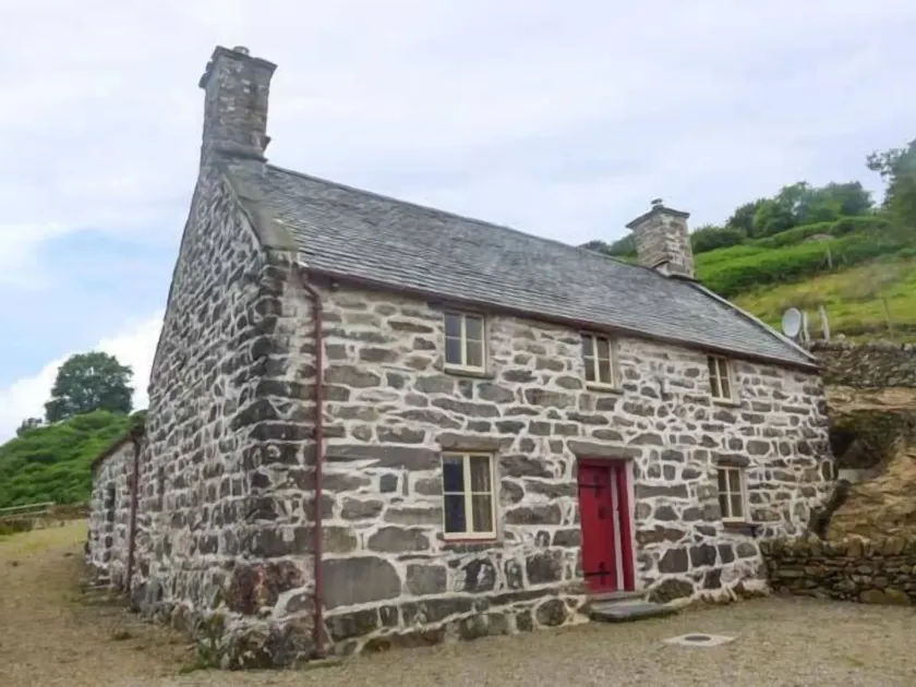 Tyn Llwyn - Image 1