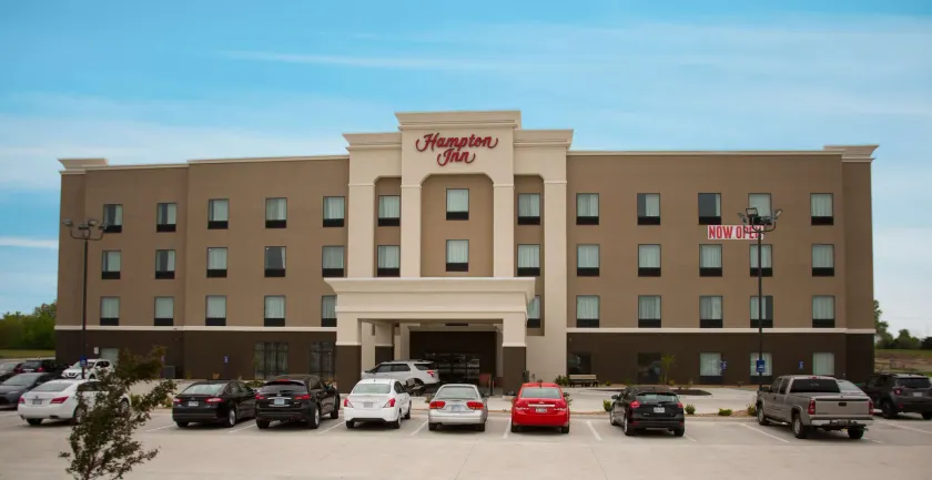 Hampton Inn McPherson - Image 1