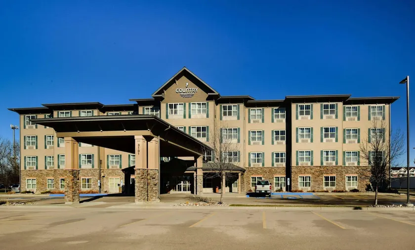 Country Inn & Suites by Radisson, Grand Forks, ND - Image 1