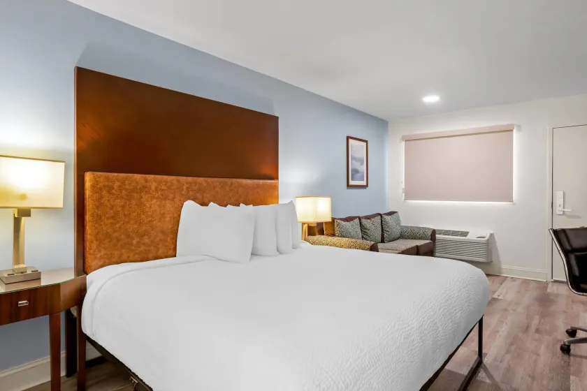 Rodeway Inn Baxley - Image 1