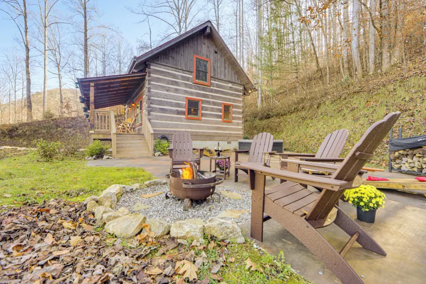 Hot Tub Haven! Mtn-View Home 13 Mi to Bryson City! - Image 1