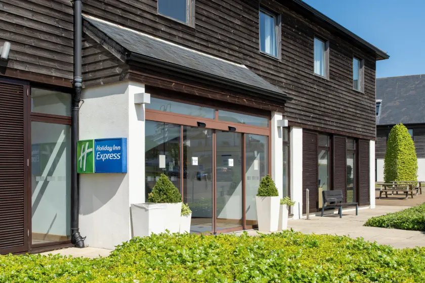 Holiday Inn Express London - Epsom Downs by IHG - Image 1