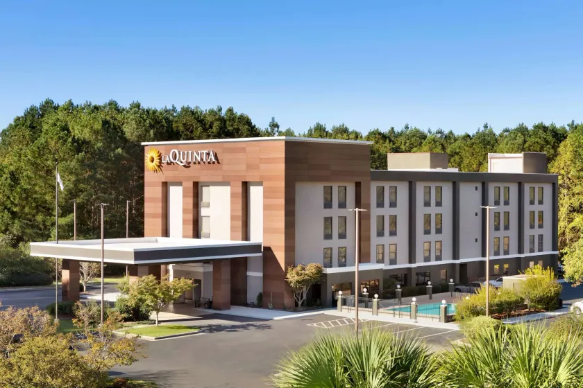 La Quinta Inn & Suites by Wyndham Selma/Smithfield I-95 - Image 1