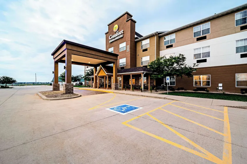 Comfort Inn & Suites Independence - Image 1