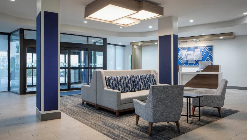 Holiday Inn Express Dallas Market Center by IHG - Hall