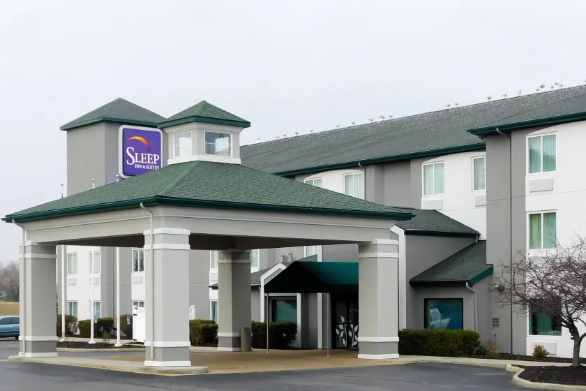 Sleep Inn & Suites Oregon - Toledo - Image 1