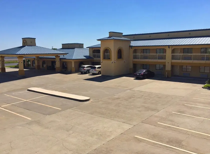 Americas Best Value Inn Bishop/Kingsville - Image 1