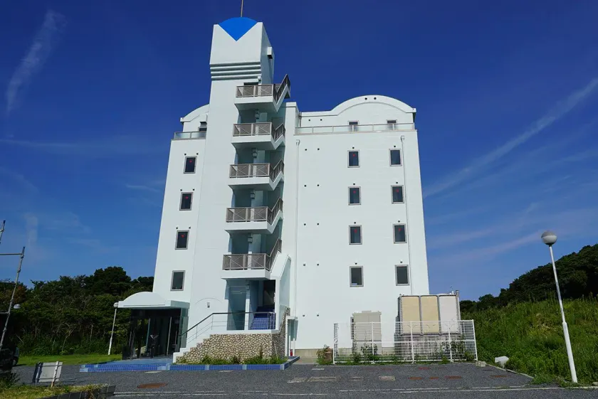 Tobi Hostel and Apartments - Image 1