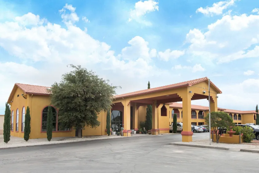 Days Inn by Wyndham Carlsbad - Image 1