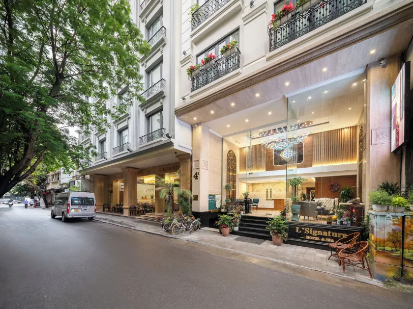 L'Signature Hotel & Spa - Image 1