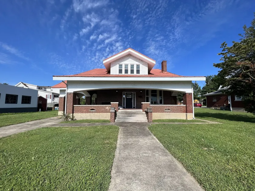 Homestay on Main by Twin Lakes Creamery - Image 1