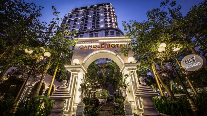 Super Candle Hotel - Image 1