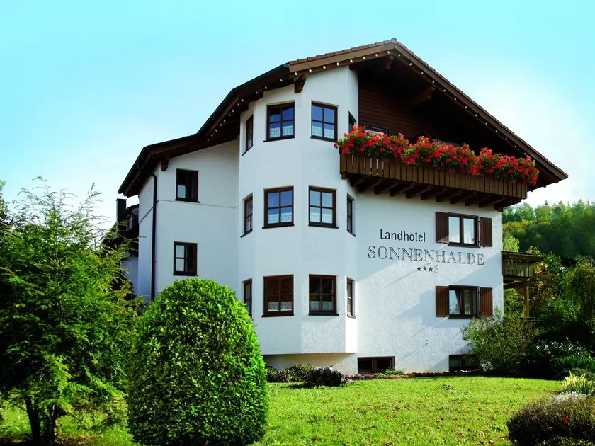 Landhotel Sonnenhalde - Image 1