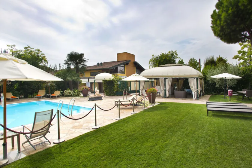 Vip's Motel Luxury Accommodation & Spa - Image 1