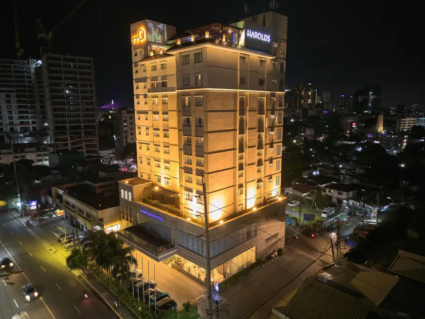 Harolds Hotel Cebu - Image 1