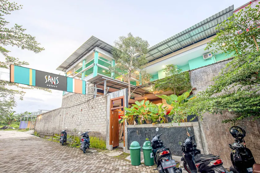 Sans Borobudur Homestay Banyuwangi - Image 1