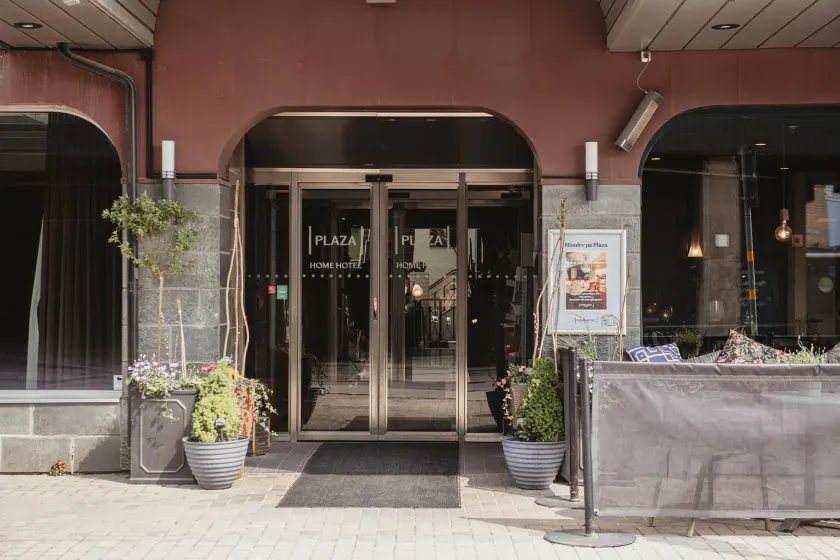 Home Hotel Plaza - Image 1