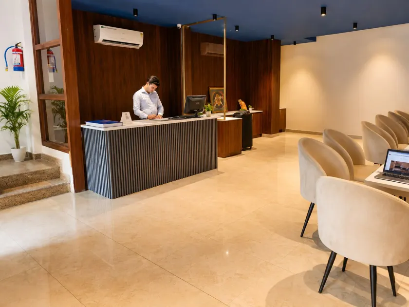 Crestmont Nirvana Hotel Near Apollo Hospital - Hall