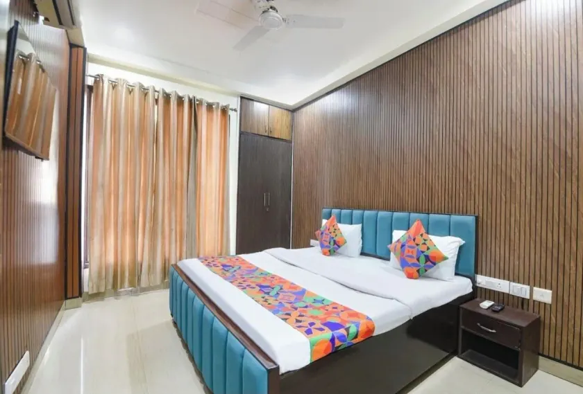 Hotel Red Leaf - Image 1