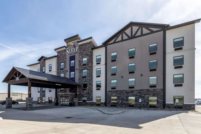 Sleep Inn & Suites Mt Hope near Auction & Event Center - Image 1