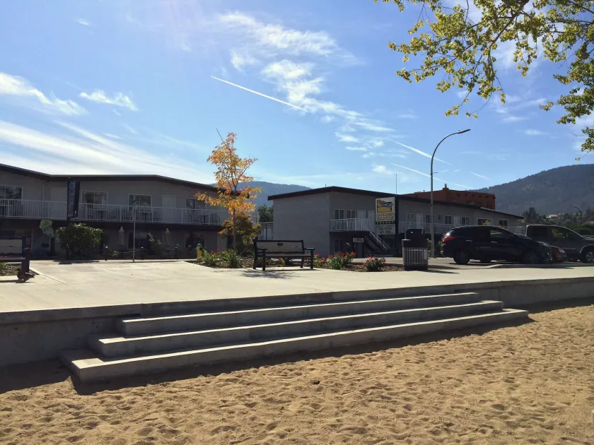 Golden Sands Resort Motel - Image 1