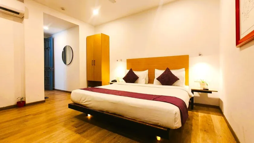 Hotel Mavens White Artemis Hospital Road Sector 52 Gurgaon - Image 1