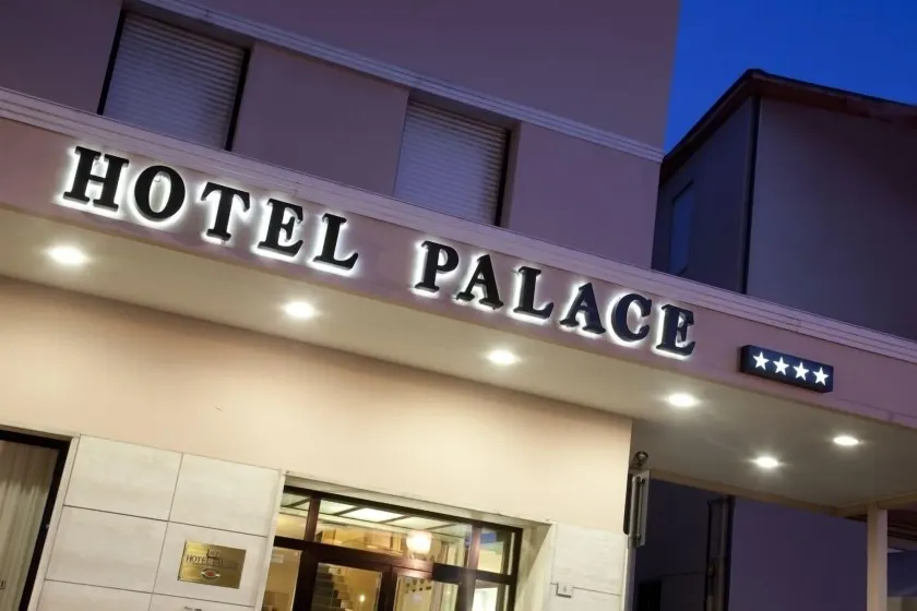Palace Hotel - Image 1
