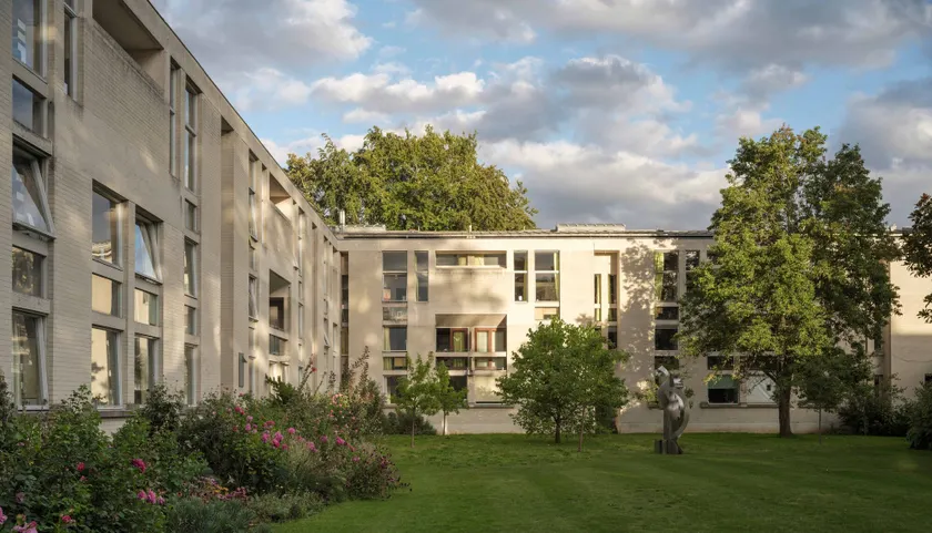 Murray Edwards College, Cambridge - Image 1