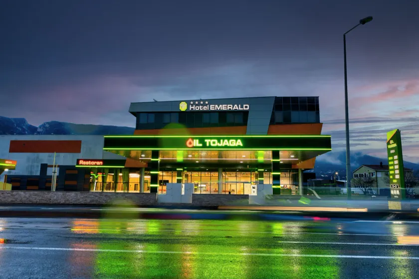 Hotel Emerald - Image 1