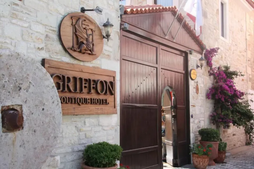 Griffon Hotel - Image 1