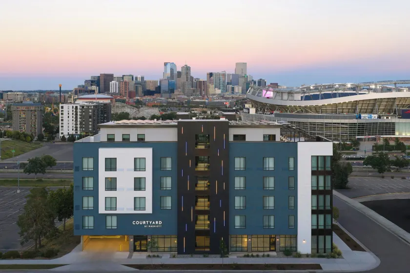 Courtyard by Marriott Denver Downtown West - Image 1