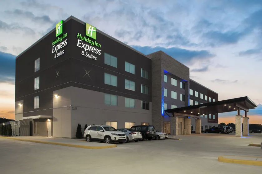 Holiday Inn Express & Suites Kingdom City by IHG - Image 1