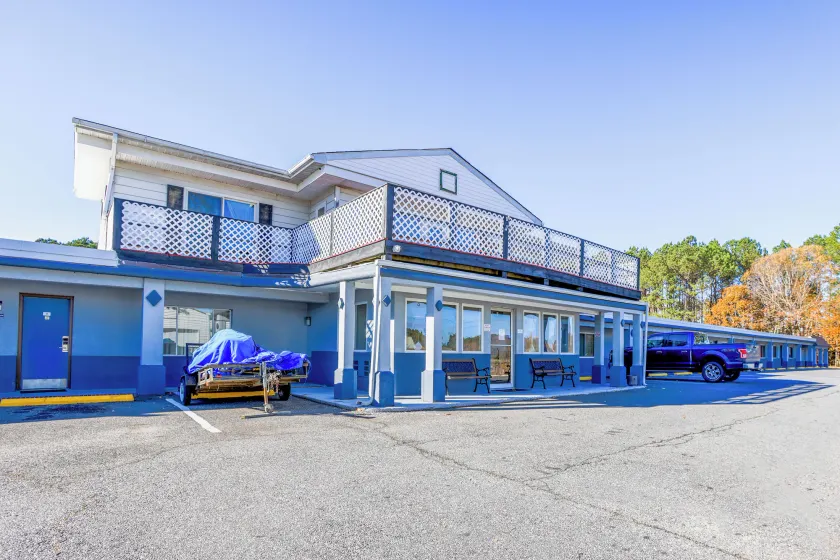 Whispering Pines by Hotel O White stone VA - Image 1