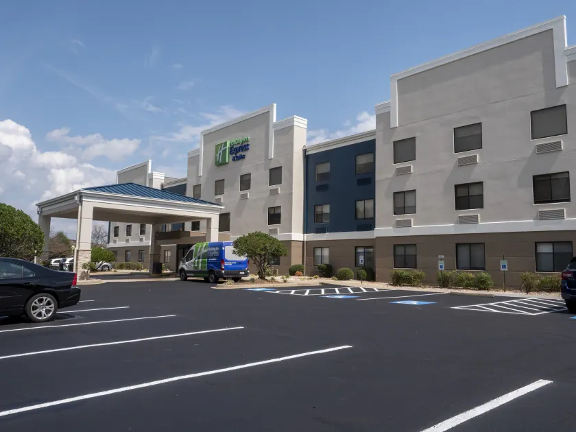 Holiday Inn Express & Suites Greenville Airport i85 by IHG - Image 1