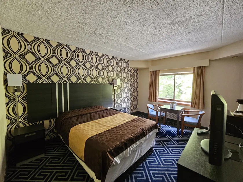 La Mirage Motor Inn - Image 1