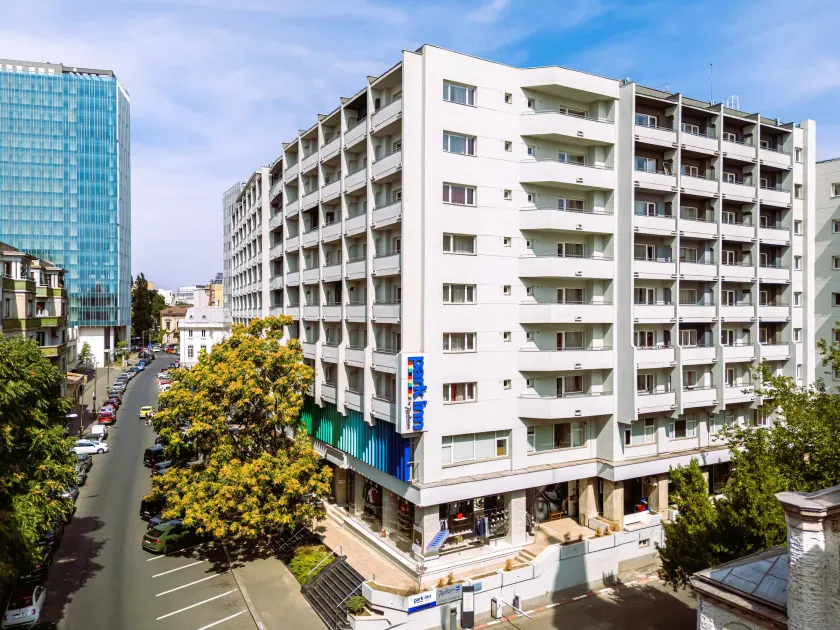 Park Inn by Radisson Bucharest Hotel & Residence - Image 1