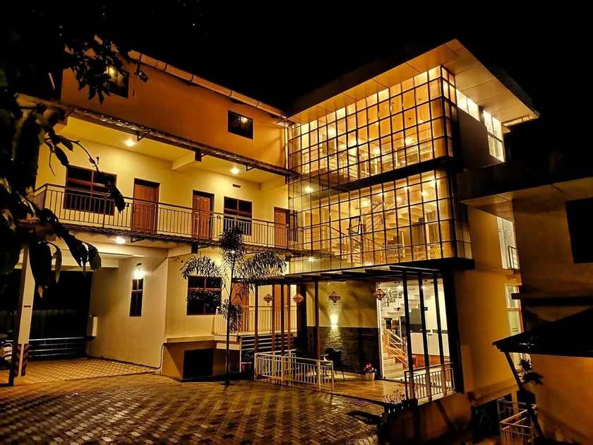 Mizzle Resort - Image 1