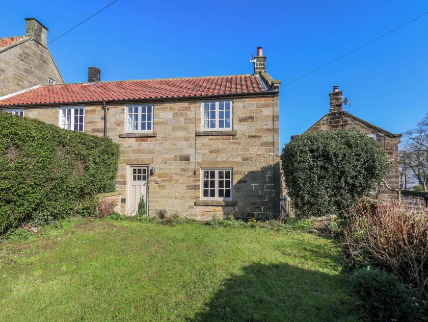 Holly Cottage - Image 1