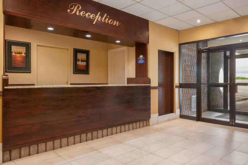 Days Inn by Wyndham Renfrew Conference Centre - Image 1