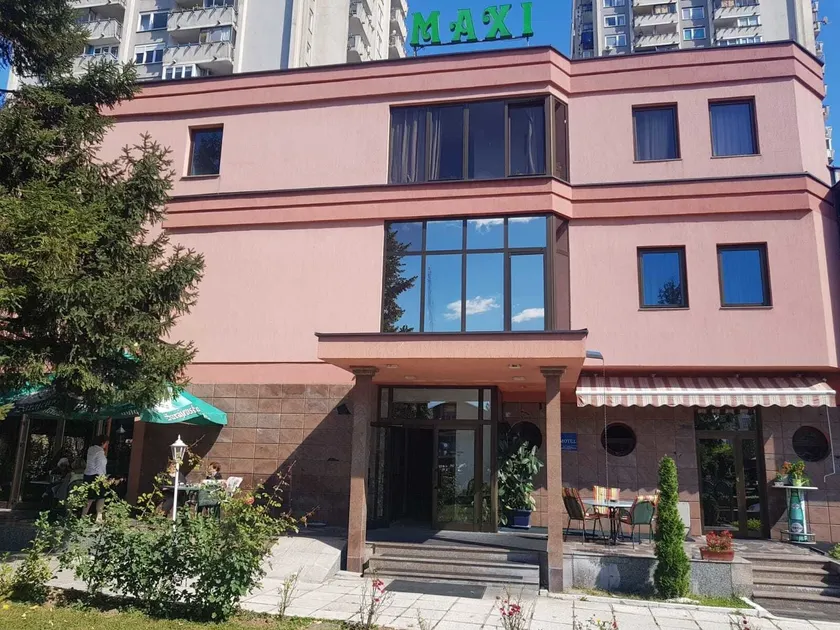 Hotel Maxi - Image 1