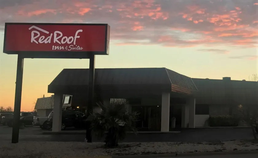 Red Roof Inn & Suites San Angelo - Image 1