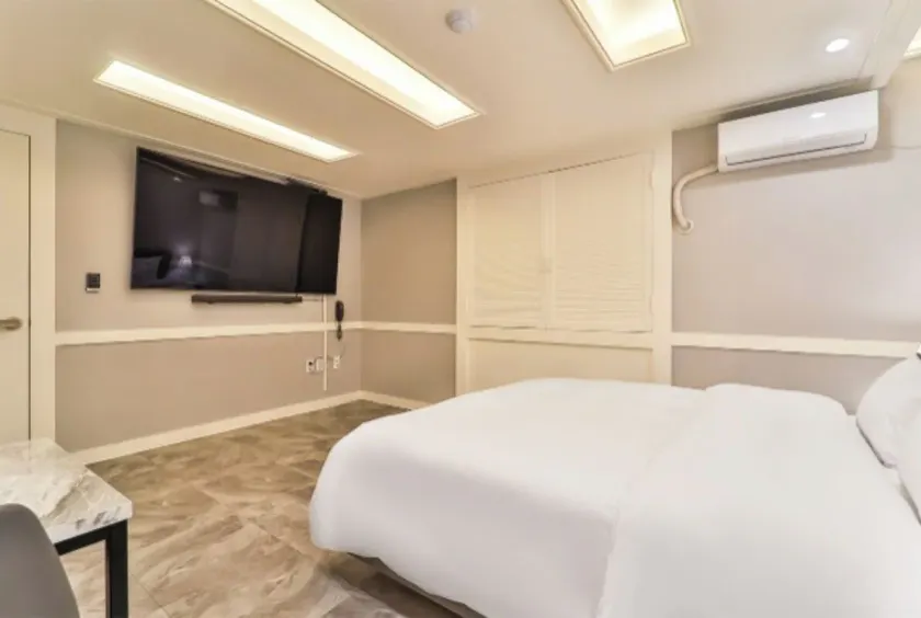 Page 9 Hotel - Quarto