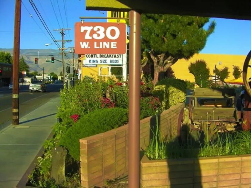Mountain View Motel - Image 1